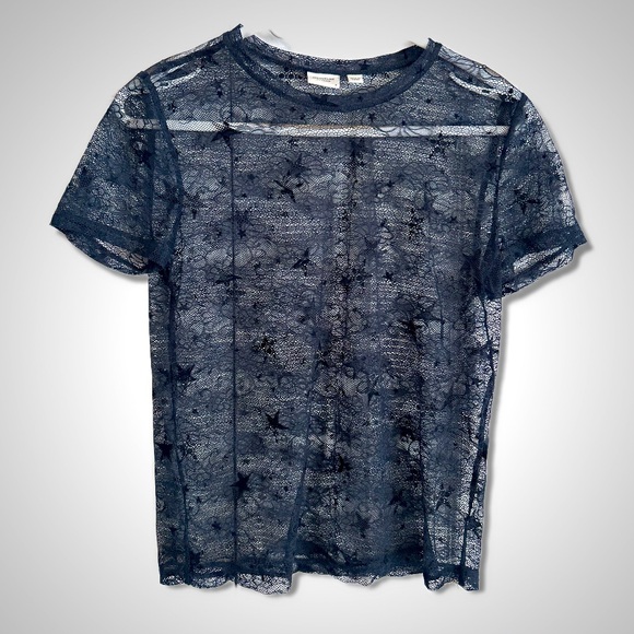 jacqueline de yong Tops - ❤️ 3/$15❤️ Stretch Lace crew neck